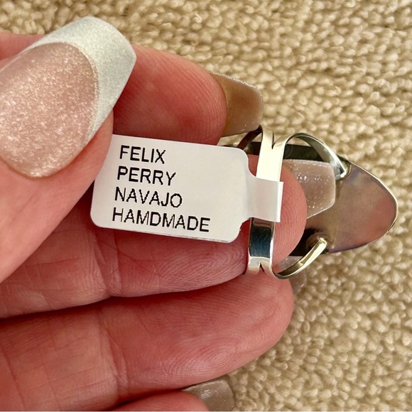 Navajo Made Sterling Silver Queen Conch Shadow Box Ring - Picture 13 of 13